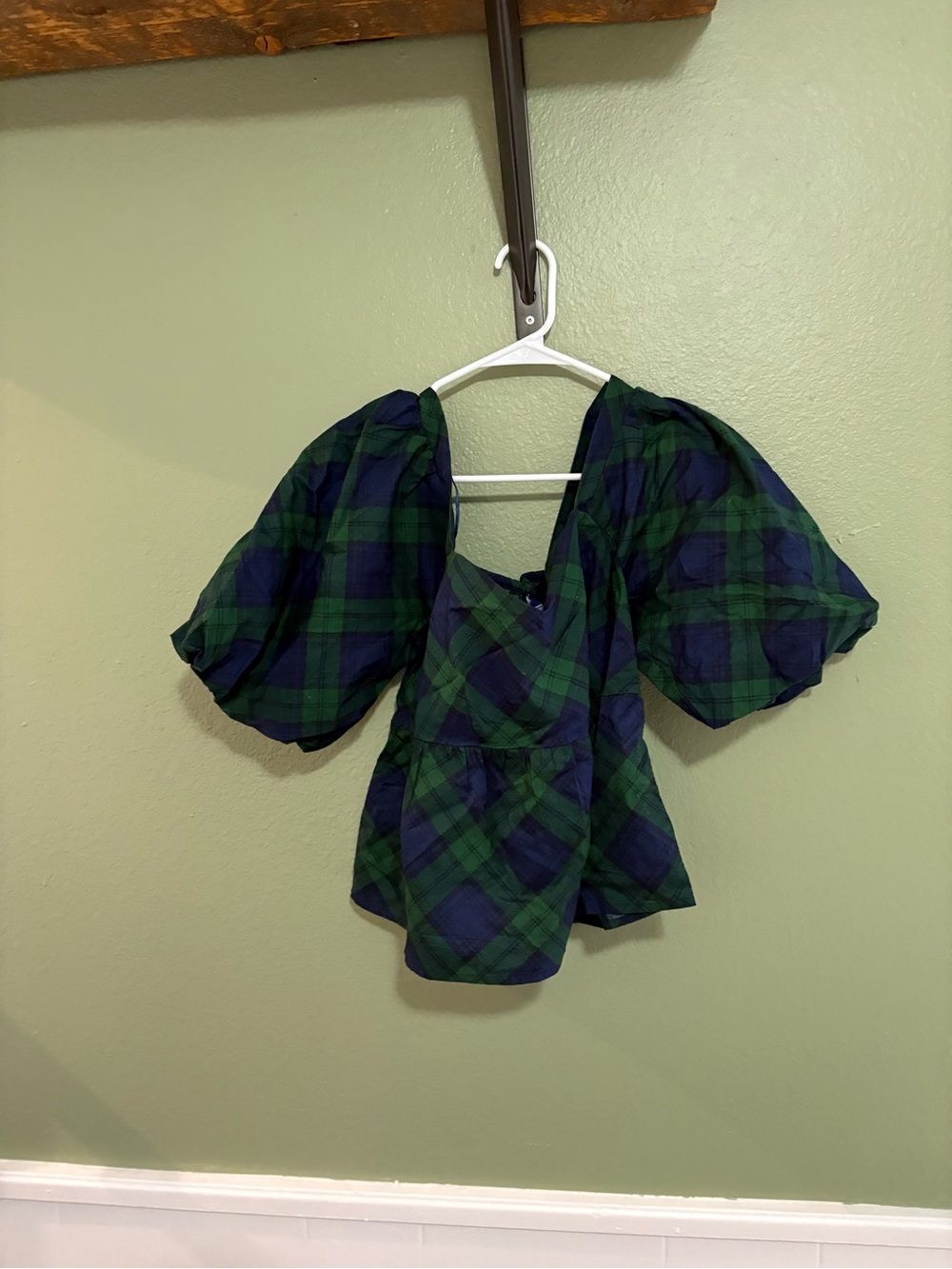 GAP Green & Navy Plaid Puff-Sleeve Button Down Top